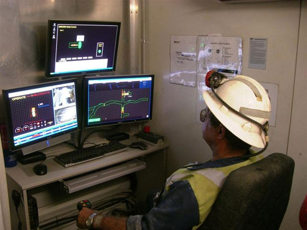 Miner operating Minegem underground site